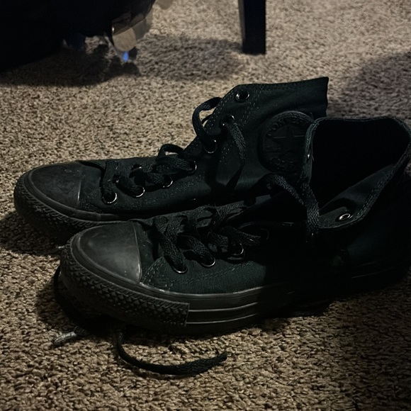 Black Converse Size 7 - Picture 4 of 4